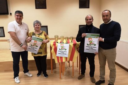 Organizadores y colaboradores ayer durante la presentación.