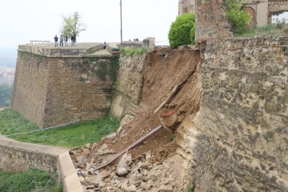 Desprendimiento de la muralla el pasado mes de abril.