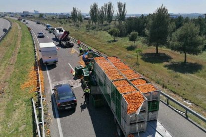 Una imagen del accidente de este jueves en la A-2 en Bell-lloc d'Urgell