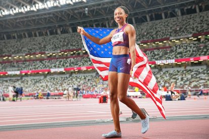 La nord-americana Allyson Felix després de fer bronze en els 400, la seua desena medalla en uns Jocs Olímpics.