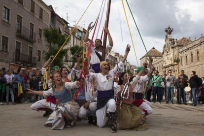 La jornada empezó con un pasacalles desde la plaza Universitat hasta la plaza Major. 