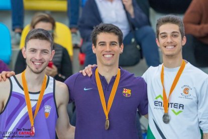 Arnau Erta, entre Jan Sans i Marc Galé, després de proclamar-se campió de Catalunya.