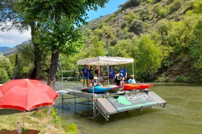 Algunos de los participantes, ayer antes de tomar la salida en el campo de regatas l’Aigüerola.