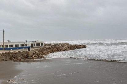 El temporal de mar va tornar a afectar el Delta.