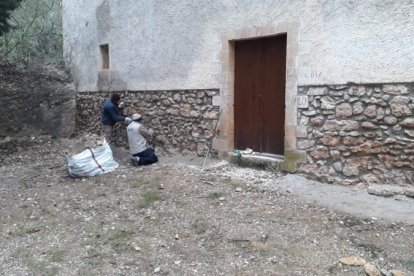 Les obres de rehabilitació de l’entorn de l’ermita.