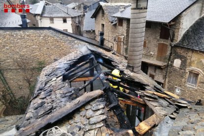 El fuego se inició en una casa del núcleo de Altron. 