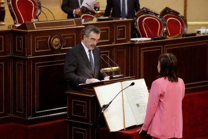 El socialista catalán Manuel Cruz, presidente del Senado, el día de su constitución.