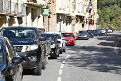 Colas a primera hora de la tarde de ayer en la C-14 a la entrada de Organyà. 