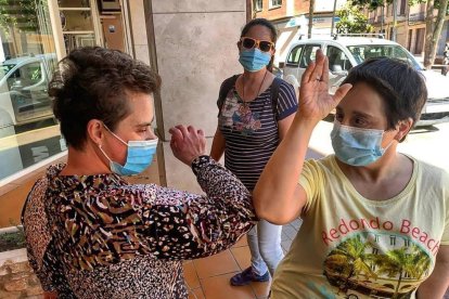 Seguir hacia adelante  -  Las organizaciones y asociaciones no han parado durante esta pandemia. Si bien han tenido que modificar sus actividades, los usuarios han seguido activos, en la medida de lo posible. En el caso de la Associació Alba, los  ...