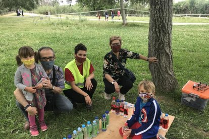 La familia Valgañón Bertrán aprendió qué se puede hacer en la naturaleza a través de los bolos. 