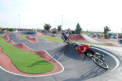 El Pump Track ja ha rebut la visita d’esportistes i curiosos de tota la comarca.