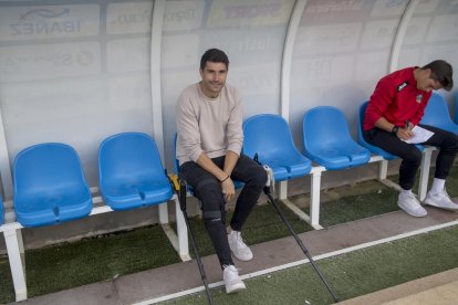 Álex Felip, en el banquillo el domingo cuando fue a animar a sus compañeros ante el Atlético Levante.