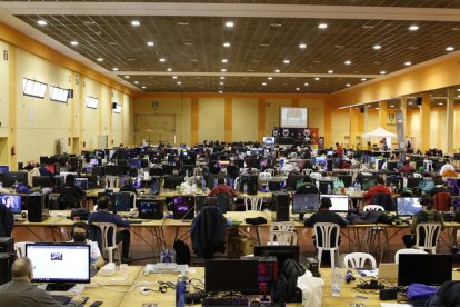 Uns 250 participants van omplir el pavelló firal de Mollerussa en la jornada d’ahir de la catorzena Mollerussa Lan Party.