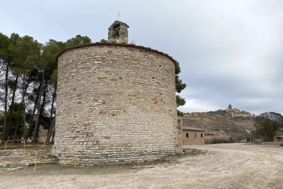 L’església, als afores de Cervera, construïda al segle XI.