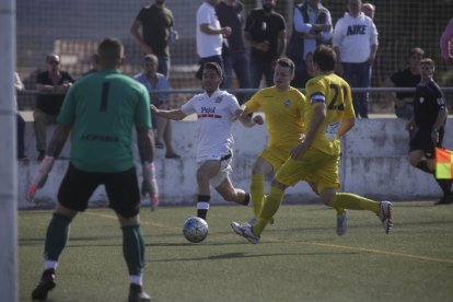 Una jugada del partit d’ahir entre el Borges i el Vilanova i la Geltrú.