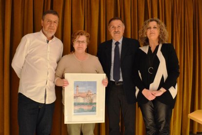 Al centre, la infermera Peña Navarro i el doctor Carceller, homenatjats ahir durant la jornada.