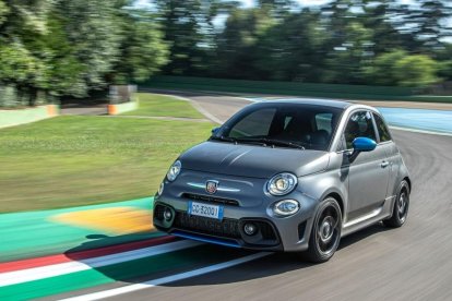 Abarth llança el nou F595, inspirat en els monoplaces que competeixen en Fórmula 4 i en la històrica Fórmula Itàlia.