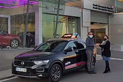 El passat dia 29 el centre Autoescola San Juan de Lleida va rebre la primera unitat dels set vehicles amb què preveu renovar la seua flota al llarg del pròxim 2022.