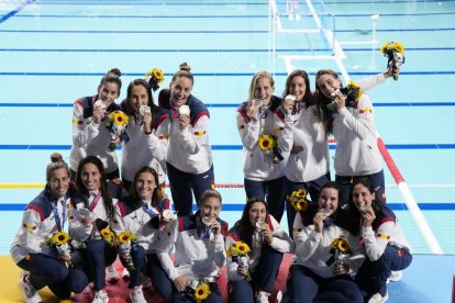 Dotze de les tretze jugadores de la selecció de waterpolo que es van penjar la plata són catalanes.