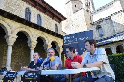 La presentación del Retaule, ayer en los claustros de la Catedral.