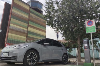 El aeropuerto de Alguaire ya tiene un cargador de coches. 