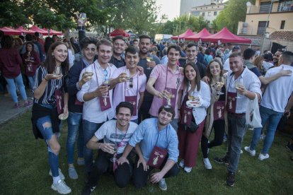 La muestra llenó el paseo Josep Brufau, en el puente románico. 