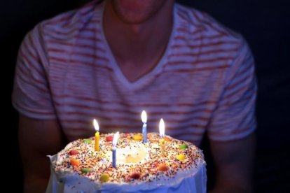 ¿Por qué soplamos velas el día de nuestro aniversario?