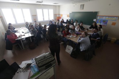 Uno de los talleres interactivos que hicieron los asistentes a la jornada de ayer en el colegio el Carme. 