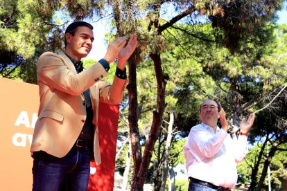 El líder del PSOE i president del govern espanyol en funcions, Pedro Sánchez, i el líder del PSC, Miquel Iceta.