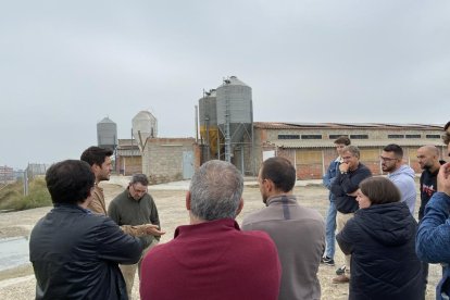 Participants en la jornada sobre renovables a Alcarràs.