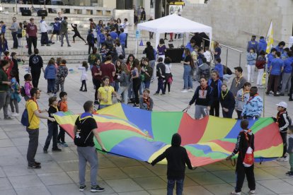 Encuentro en la plaza Sant Joan para dar a conocer la labor de los “esplais” de Lleida