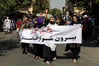 Grupos de mujeres llevan días protestando por ser excluidas del nuevo Gobierno talibán.