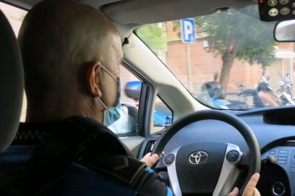 Un agente de la Guardia Urbana de Lleida.