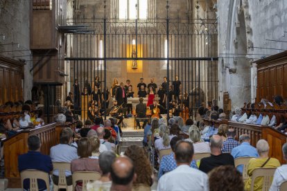 L’església (a la foto) i el claustre del monestir van ser els escenaris escollits.