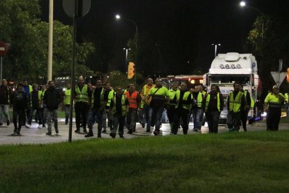 La vaga de transportistes bloqueja l’accés al port de Barcelona