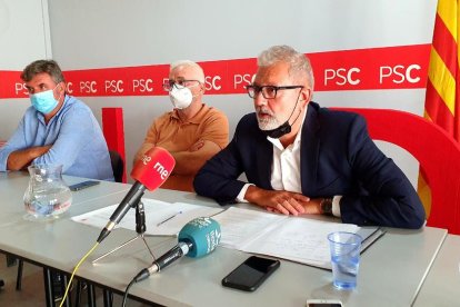 Larrosa estuvo acompañado por los concejales socialistas.