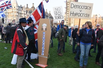 Las manifestaciones a favor del Brexit acabaron con seis personas detenidas.