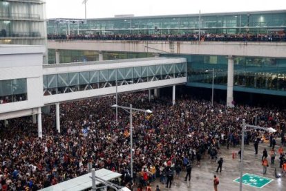 Manifestació a l’aeroport del Prat convocada per Tsunami.