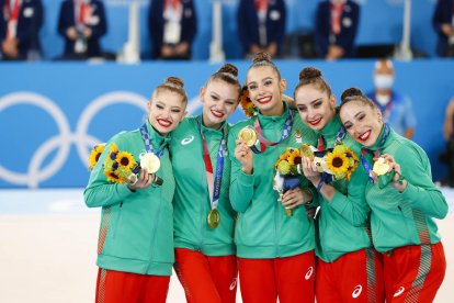 L’equip de Bulgària, amb l’or en gimnàstica rítmica.