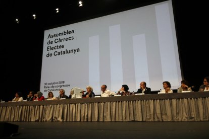 La taula central que va participar a l’Assemblea de Càrrecs Electes al Palau de Congressos de Barcelona.