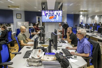 El diari SEGRE es va esgotar ahir en tots els punts de venda gràcies a la treballada anàlisi de les dades i reaccions dels resultats del 26-M.