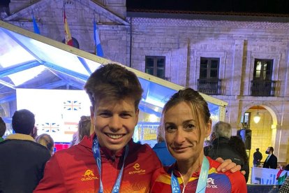 Bellostas y Ribalta con las dos medallas en el Mundial.