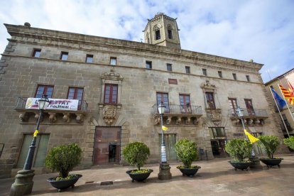 La fachada de la Paeria de Cervera.