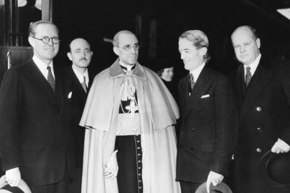 El papat de Pius XII va ser molt discutit per la seua tebiesa davant de l’ascens dels nazis i l’Holocaust.