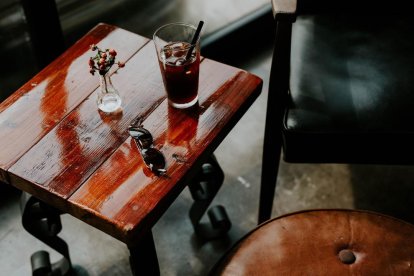 ¿A cuántas tazas de café equivale una bebida de cola?