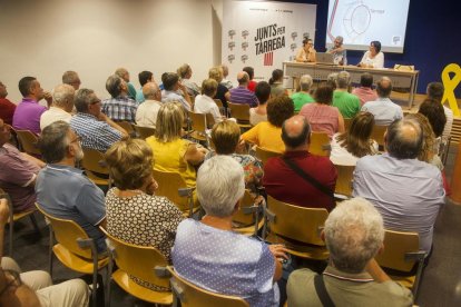 El acto que Junts per Tàrrega celebró ayer en la biblioteca.