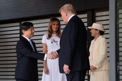 Trump saluda el nou emperador japonès, Naruhito.