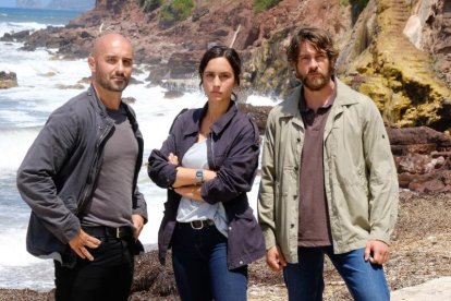 Els actors Alain Hernández, Megan Montaner i Félix Gómez.