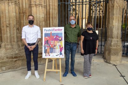 Ignasi Amor, Miquel Pueyo y Montse Pociello, autora del cartel.