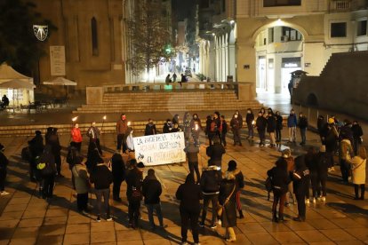 La protesta contra la violencia machista este martes en Lleida.